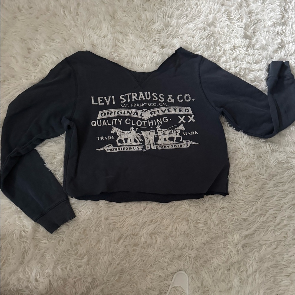 Off the shoulder Levi’s crewneck